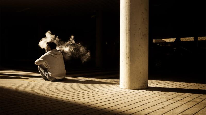 A man vaping