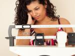 woman-frowning-at-weighing-scale