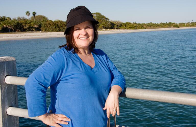 woman-on-pier