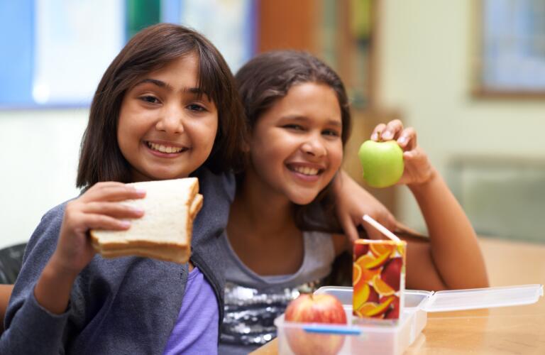 girls-eating-lunch-at-school
