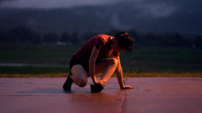 Person experience lower leg muscle weakness and pain