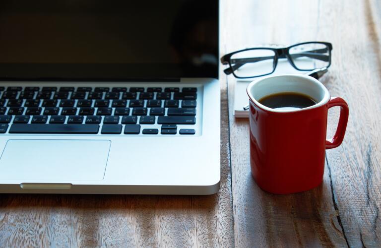 laptop-coffee-glasses