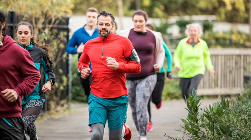 a group of people are running a race outside