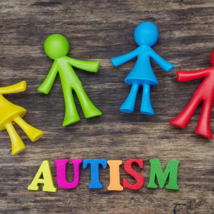Autism symptoms typically appear in early childhood. Parents often seek medical advice when they notice something isn’t quite right with their child. However, it may take some time before a diagnosis is final.