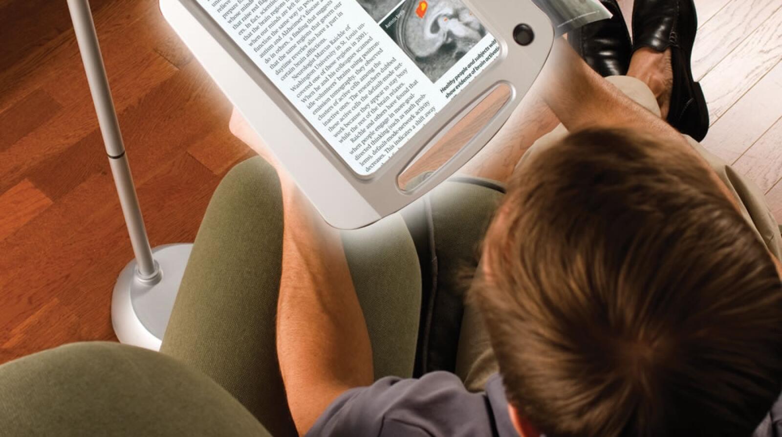 7 Visual Aids for People With Macular Degeneration