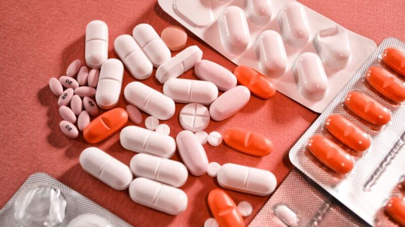 Pills Examples Off-Label Use: Examples, Benefits, and Risks