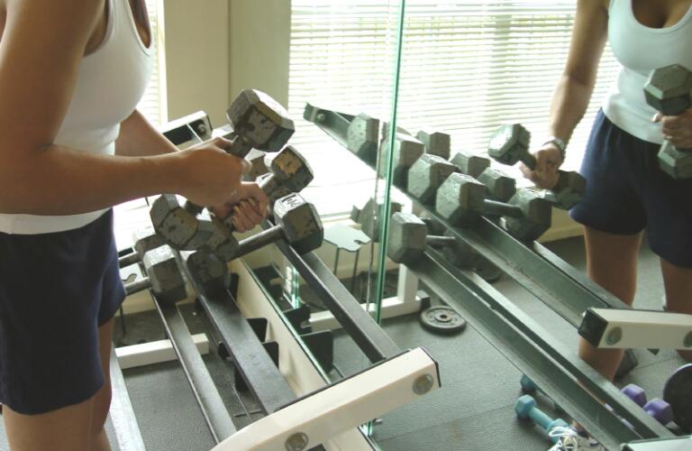 woman holding weights