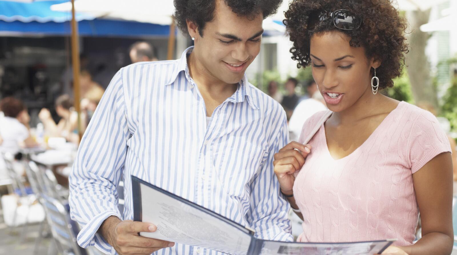 8 Tips for Dining Out With a Sensitive Stomach