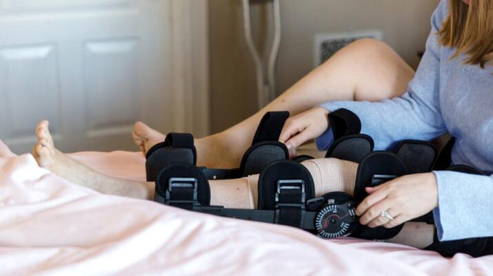 A person with a knee brace