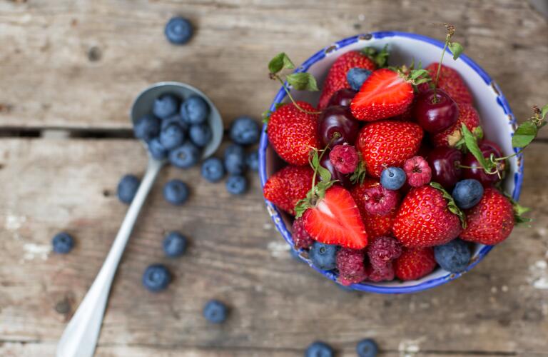 bowl-of-berries-with-spoon