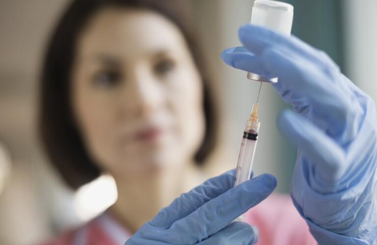 female-nurse-holding-syringe