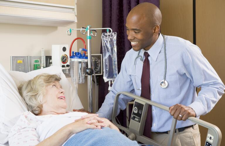 doctor-with-patient