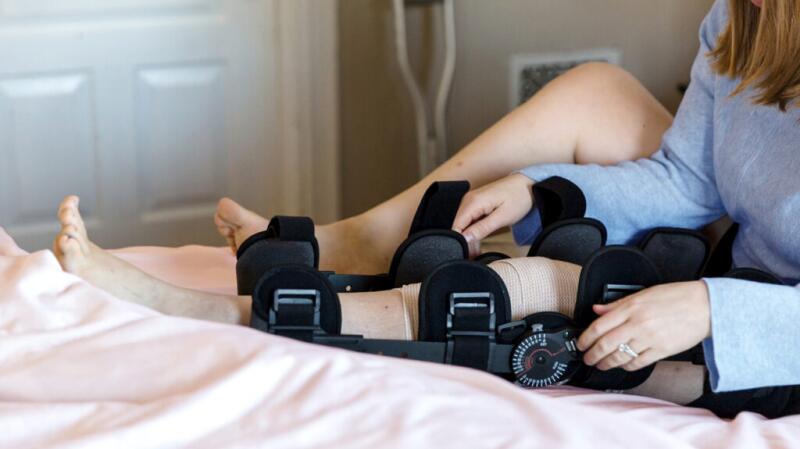 A person with a knee brace