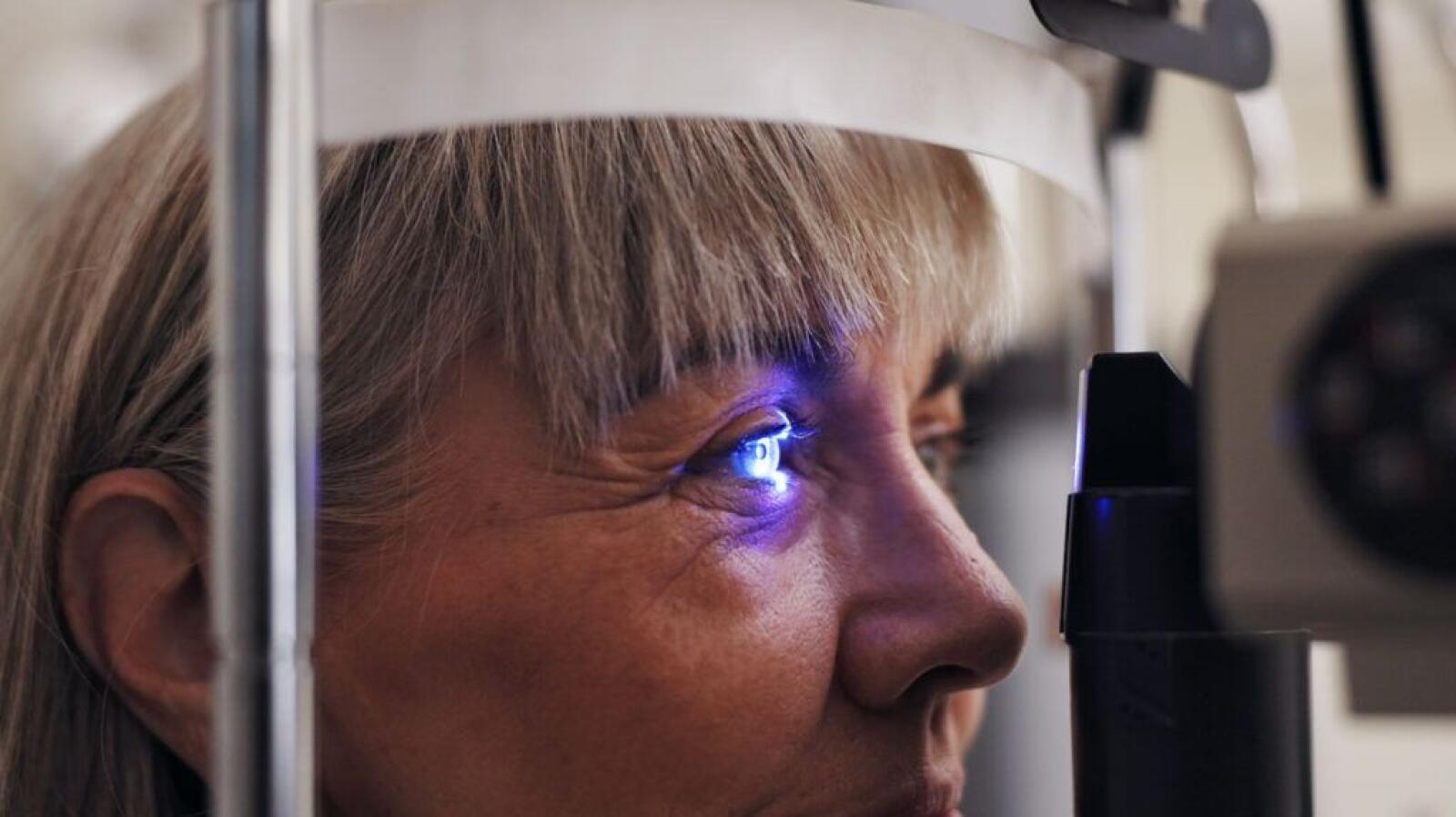 Dynamic Eye Transplant Price Moment Concept Dynamic Eye Transplant Price Moment Concept