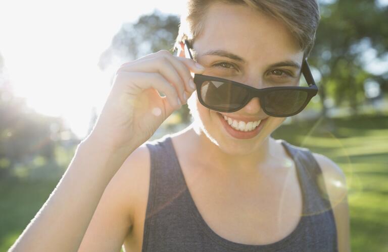 woman-wearing-sunglasses