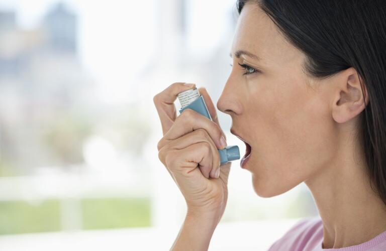 woman-using-inhaler